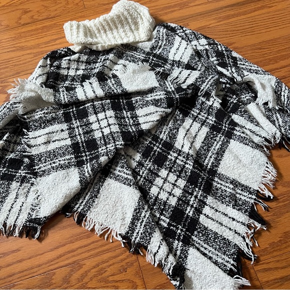 Plaid Turtleneck Poncho Sweater - Black and White size large - extra large l- xl - Picture 7 of 11